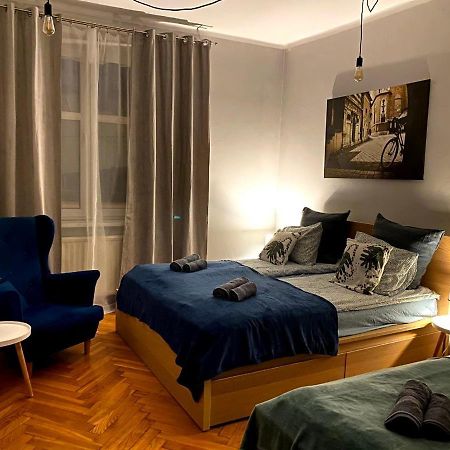 Lares And Penates Appartement Krakau Buitenkant foto