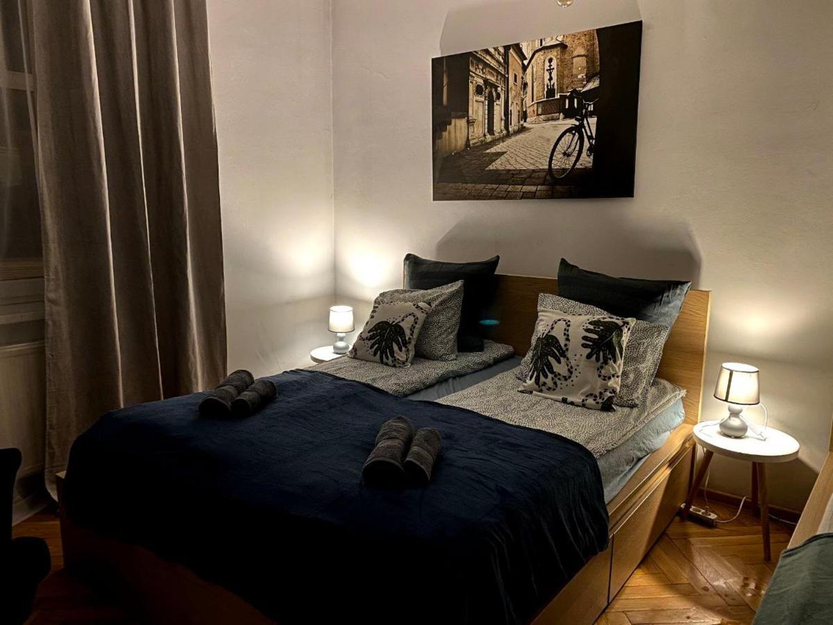 Lares And Penates Appartement Krakau Buitenkant foto